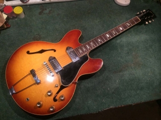 Gibson 330 guitar
